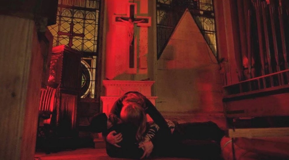minnownox's tweet photo. "we manage to recreate a frame in the show that is identical to a comic book panel... we did something in season 3 which is the reverse of an image with daredevil and karen page" - charlie cox https://t.co/DlISzNnYU2
