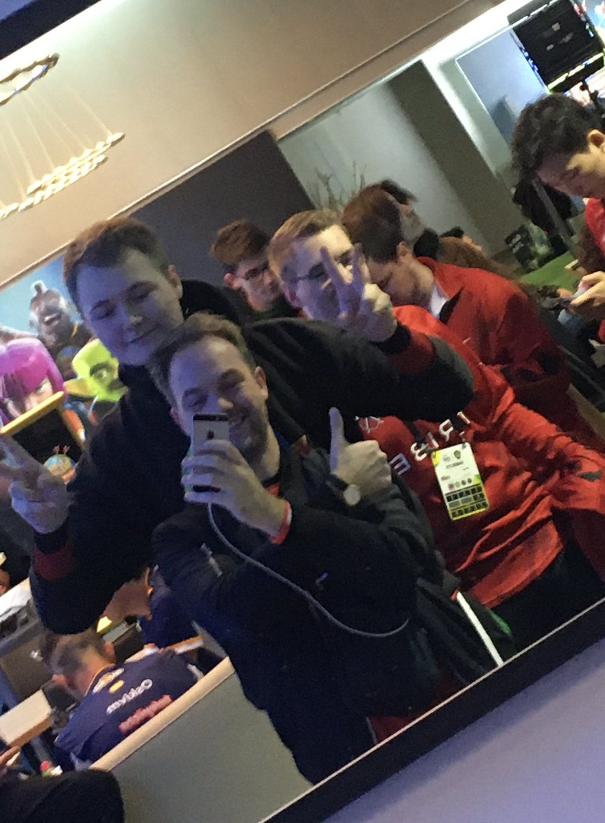 eVe MAXI tweet media