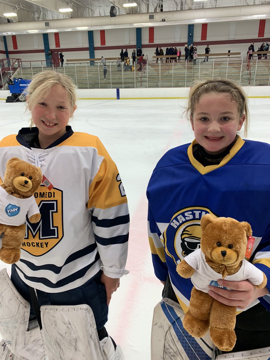 YouthHockeyHub's tweet photo. Danglefest 2021 - 10A
Mahtomedi breaks the ice late in the 3rd, winning 2-0 (with an ENG) over Hastings. POTG goes to the Zephyr’s Goalie Olivia Krampe (SO) and the Raider’s Goalie Khloe Anselment
#Danglefest21
#YHH https://t.co/keSFaEylqc
