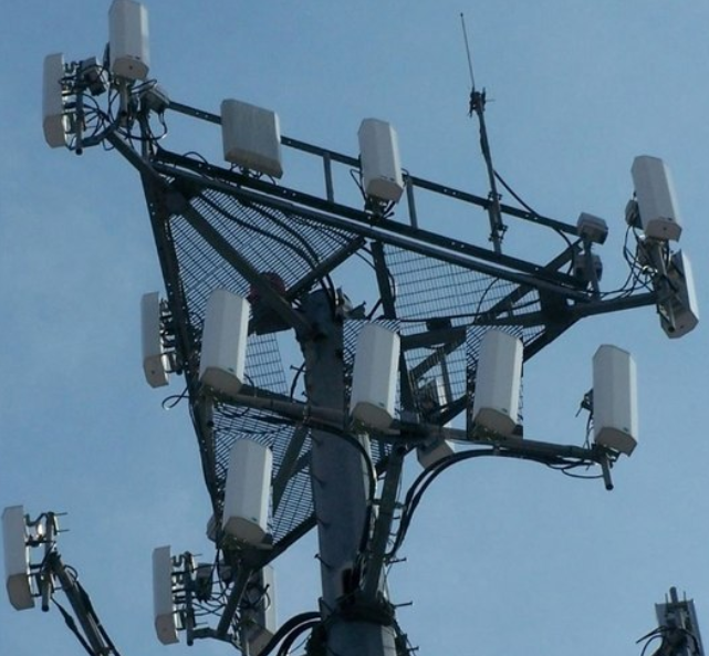 Political_Room's tweet photo. 🟢 🇺🇸 El secretario estadounidense de Transporte, Pete Buttigieg, le ha enviado una carta a los operadores de telefonía móvil Verizon y AT&amp;T que retrasen el despliegue de sus redes 5G por la preocupación de las aerolíneas de que pueden interferir en los sistemas de abordo. https://t.co/BoDtSwaWio