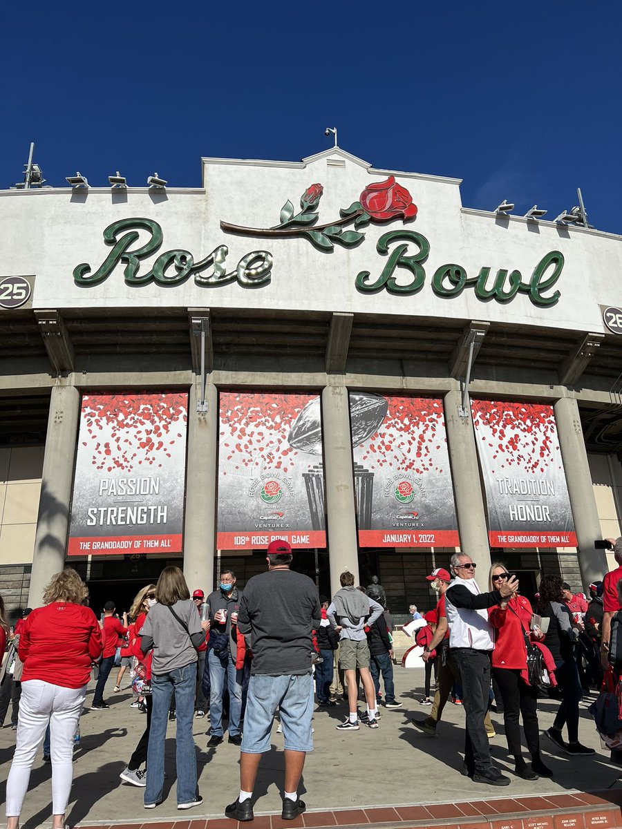 The #RoseBowl is about to go down! Go get ‘em Utes! The attendees here have to be about 80% <a href="/Utah_Football/">Utah Football</a> fans!