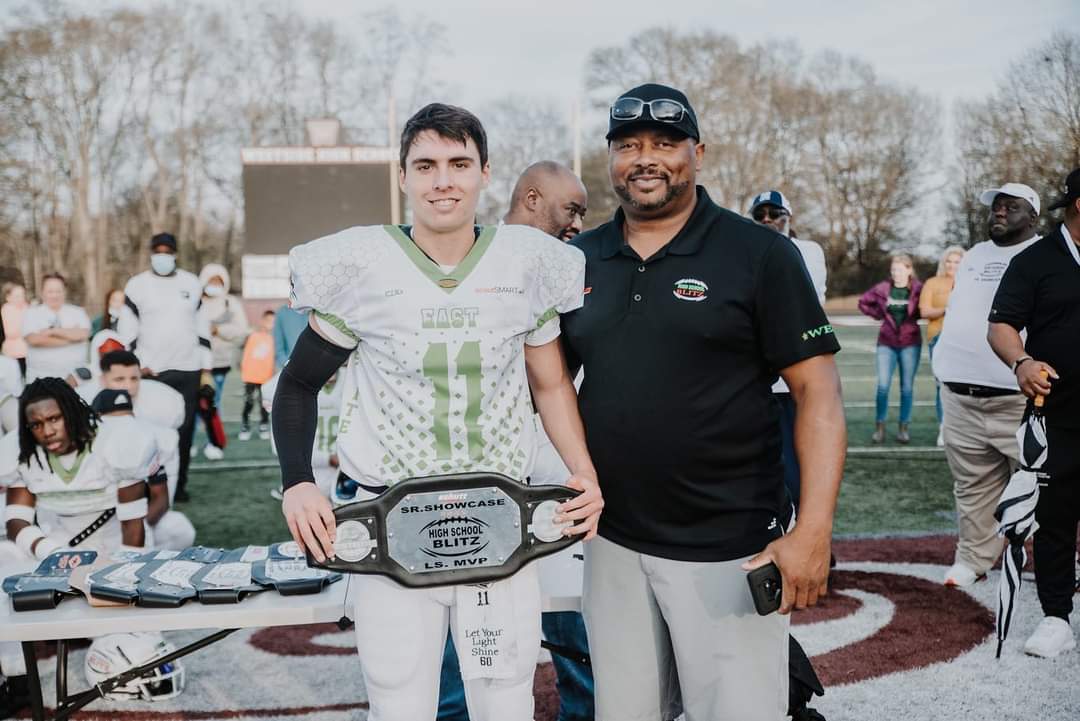 Patterson_Kim21's tweet photo. Today @d_patterson2022 played his last night school football game in the @HighSchoolBlitz/ Schutt Senior Bowl game. He led 3 scoring drives with 2 TDs and offered to play long snapper when the need arised. He earned the Long Snapper MVP of the game! Great job, D!
@dfhsfootball https://t.co/5PWNBFTQR8