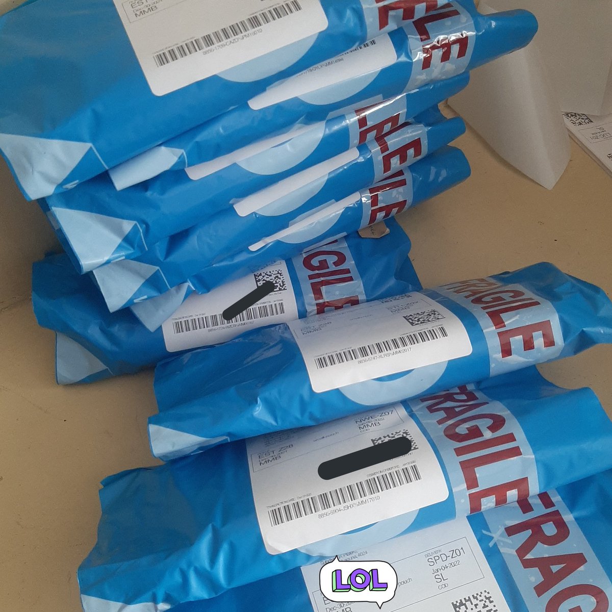 kimkooGOs's tweet photo. #kimkooupdates

na-pick up na po yung items under sco and ggx~ ^^ sa may ibang mod po, kindly wait for your orders to be shipped na lang po. thank you! https://t.co/XLrsiAERSm