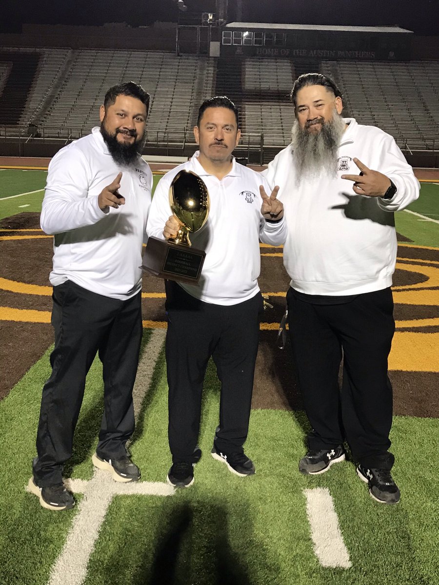 CoachPichardo's tweet photo. Grateful for a blessed ‘21 with our Austin Football Family. ‘22 season is already under construction…stay tuned. 
#🏋️‍♀️💪🏽
#ETW
#NoExcuses 
#ThinkBig
#DeCee
#WeNeverStop https://t.co/LA8z2eayxZ
