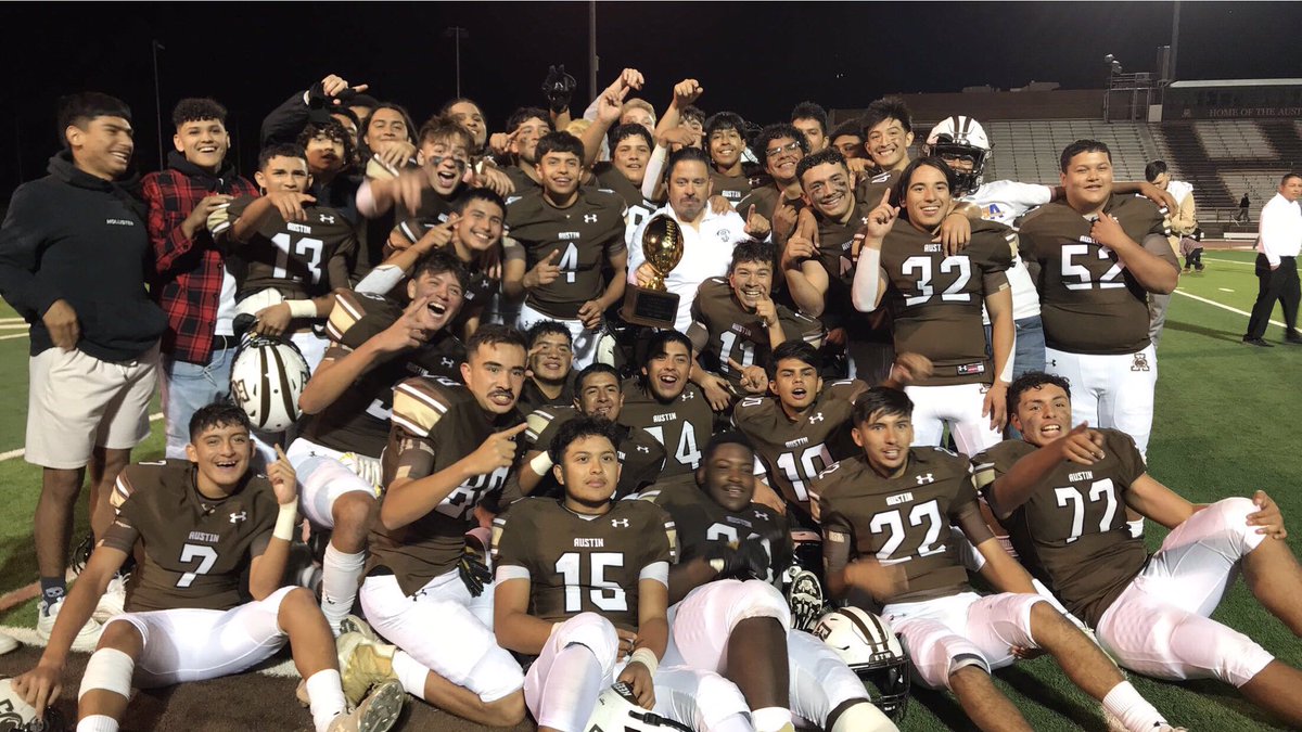 CoachPichardo's tweet photo. Grateful for a blessed ‘21 with our Austin Football Family. ‘22 season is already under construction…stay tuned. 
#🏋️‍♀️💪🏽
#ETW
#NoExcuses 
#ThinkBig
#DeCee
#WeNeverStop https://t.co/LA8z2eayxZ