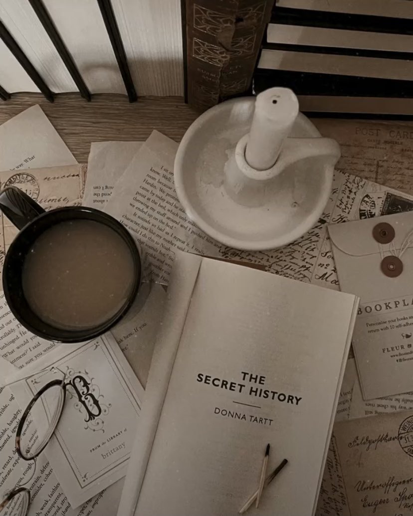 emisstudies's tweet image. books i have read in 2022 — a thread: