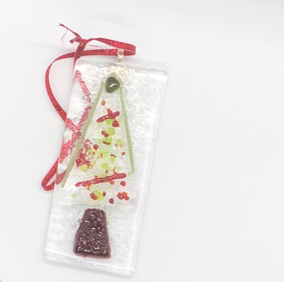 peediecraftco's tweet photo. @peediecraftco has started their January sale.  All fused glass Christmas decorations now 30% off.
#peediecraftcompany https://t.co/MxItyBigrf