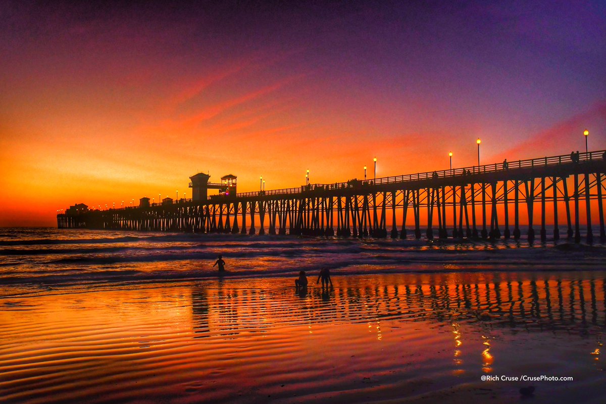 RichOnOWN's tweet image. Beautiful #sunset to start the #NewYear2022 ! #firstsunset #stormhour #ThePhotoHour #VisitSD #cawx #sandiegowx @VisitOceanside @visitsandiego @VisitCA @NikonUSA #oceanside