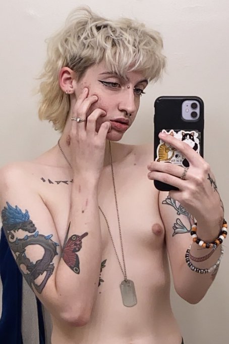 I got ahold of my curling iron, Griffith if he were a short hair alt boy oop 🖤 https://t.co/rEotRZRy<a href="/tag/berserk"class="tags"><span>#berserk</span></a><a href="/tag/thankyoumiura"class="tags"><span>#thankyoumiura</span></a>