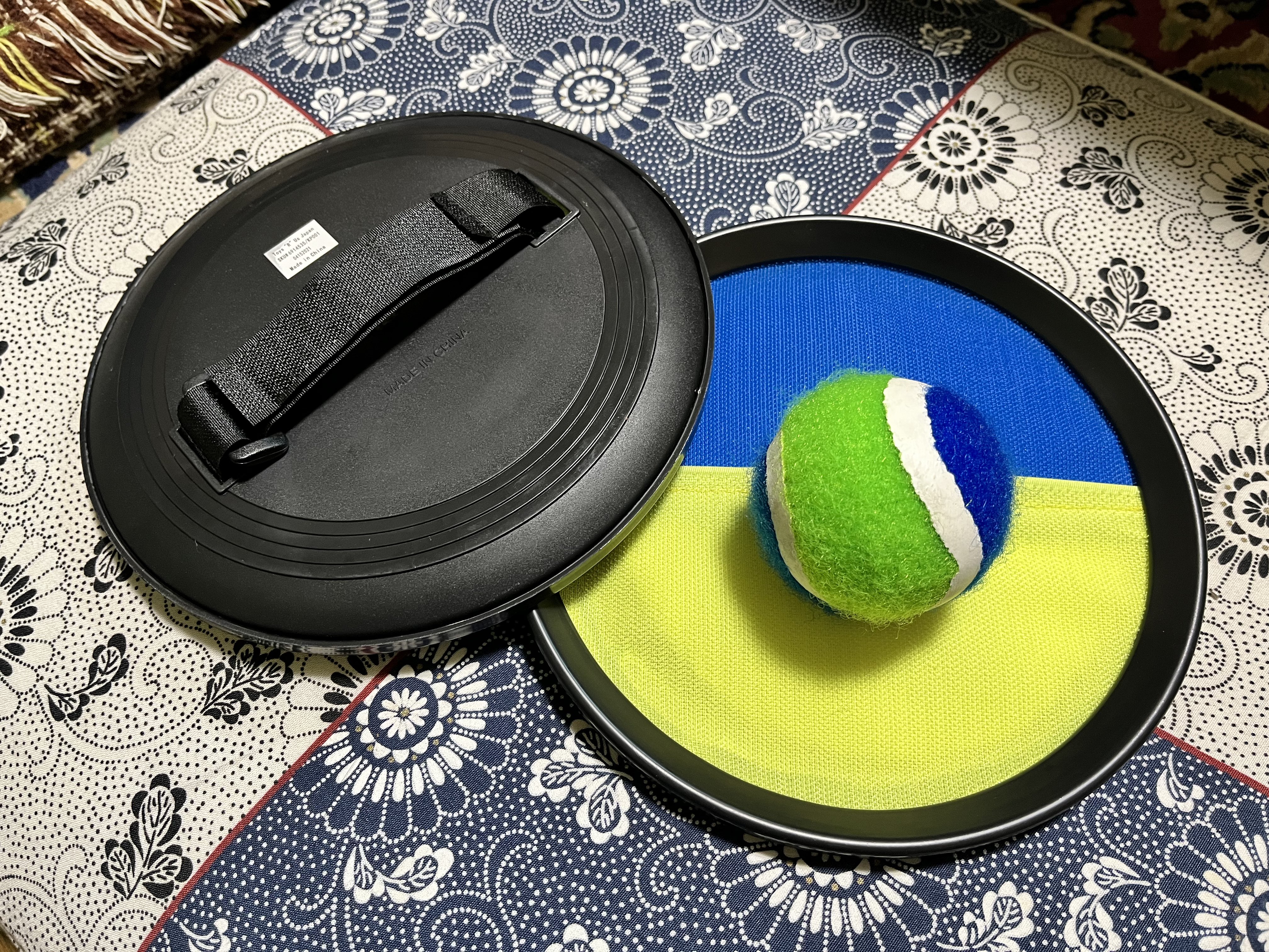 ニカイドウレンジ Sur Twitter マジックテープでボールをキャッチできるやつ なにげに初めて遊んだけどすごいよくできてる キャッチボールの難しいところを排除して 面白さだけを見事に抽出できてる感じだった T Co Sfdkqu2qqa Twitter