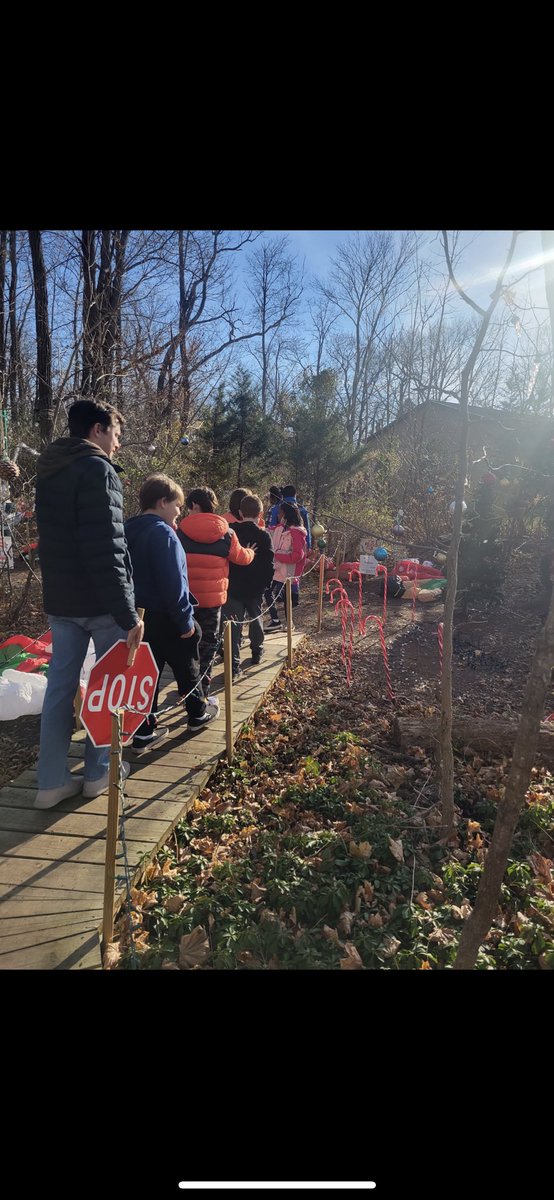 MrBonito5's tweet photo. The Holiday Trail &amp; Ugly Sweaters https://t.co/QmA7kS71cB