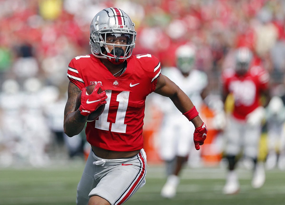 Practice__Squad's tweet photo. Is the man human? #RoseBowl https://t.co/Lk6y313P9S