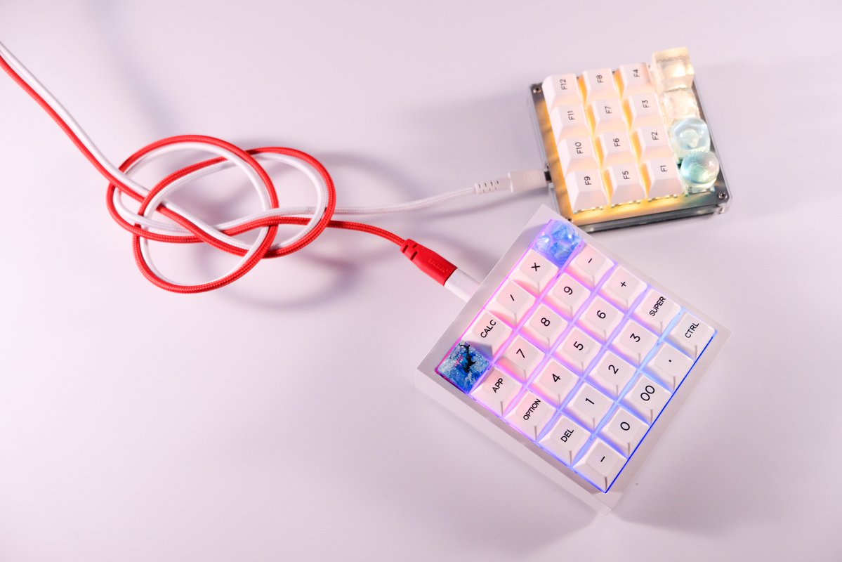 otahinosame's tweet photo. 年賀キボ
Keyboard: #ATTACK25 , #NumATTACK16
Switch: Outemu Silent Forest
Keycap: KAT BoW
#KEEB_PD #KEEB_PD_R77 #自作キーボード https://t.co/66NbCJXlzC