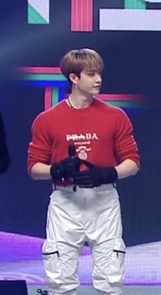 beyondyasmin's tweet photo. can we talk about how buff bang chan looks…i’m still not over https://t.co/qK8T4xrGDx