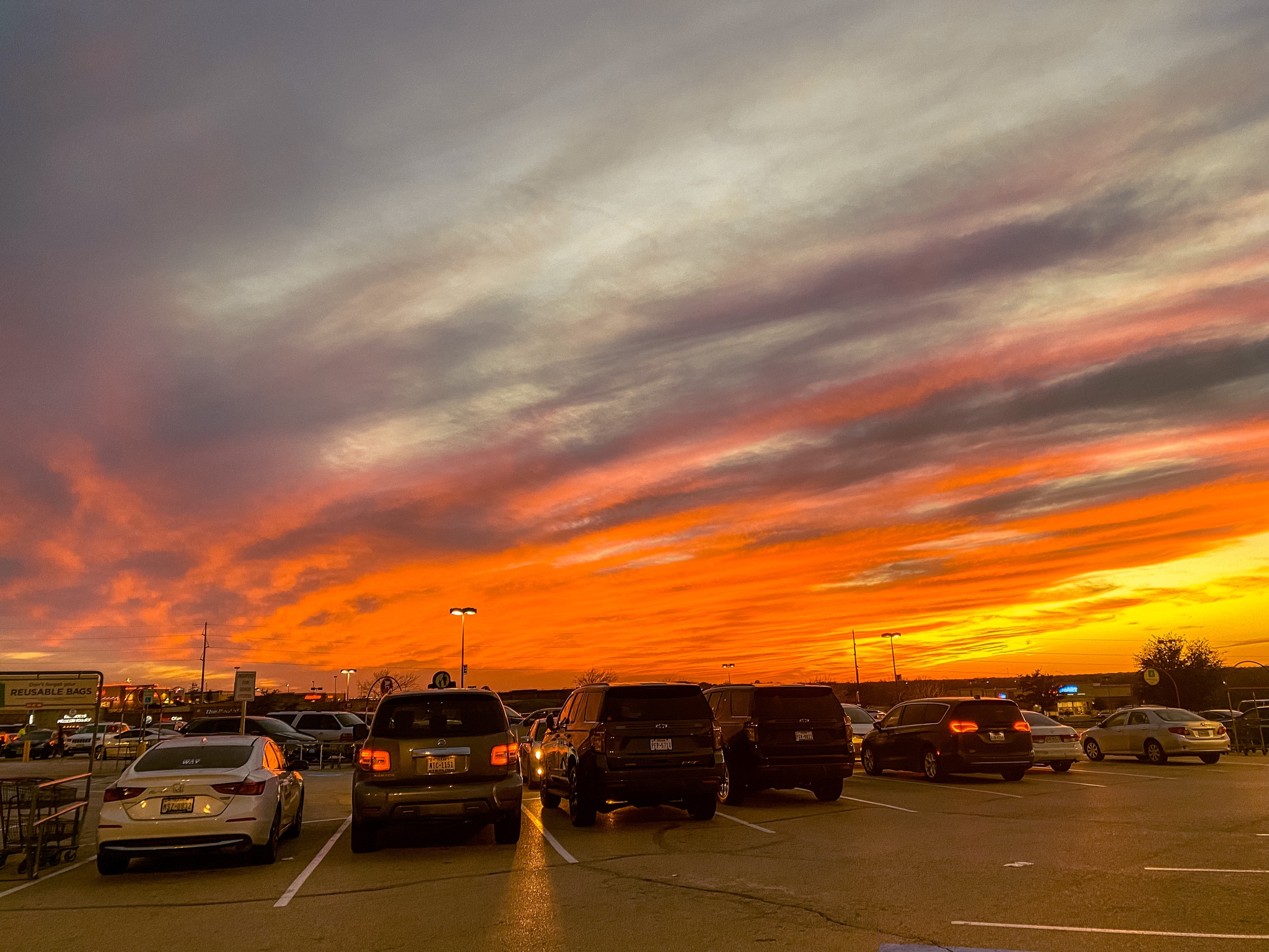 Annie Zhang on Twitter: "just another tweet abt how incredible the sunsets  from your hometown grocery store parking lot are 🥺  https://t.co/rgO0ojVnbX" / Twitter