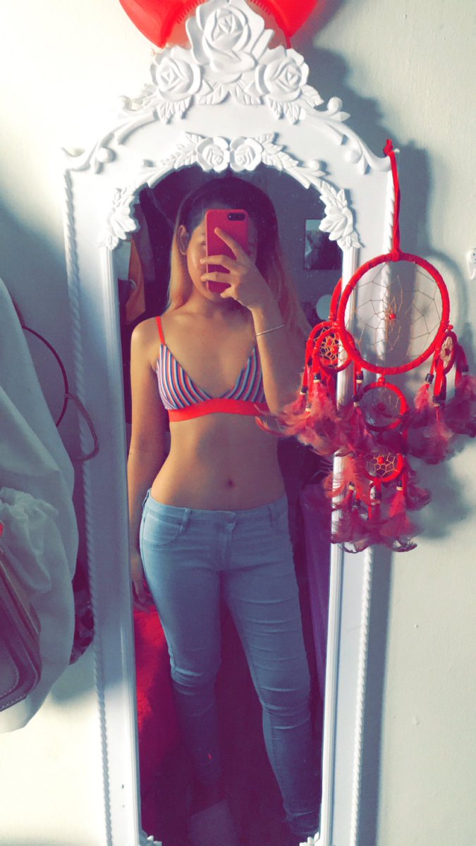 donnajourneyx's tweet photo. 2018 - 63kg (excessive fats🥴)
2019 - 51kg (low bodyfat% but weak😓)
2020 - 54kg (started incorporate strength training &amp; eat in surplus)
2021 - 58kg (decent fat &amp; muscle mass - happiest😍)

Its a longggg journey. Cant wait to see what 2022 offers me! 🥰 https://t.co/FGWZlO9EZv