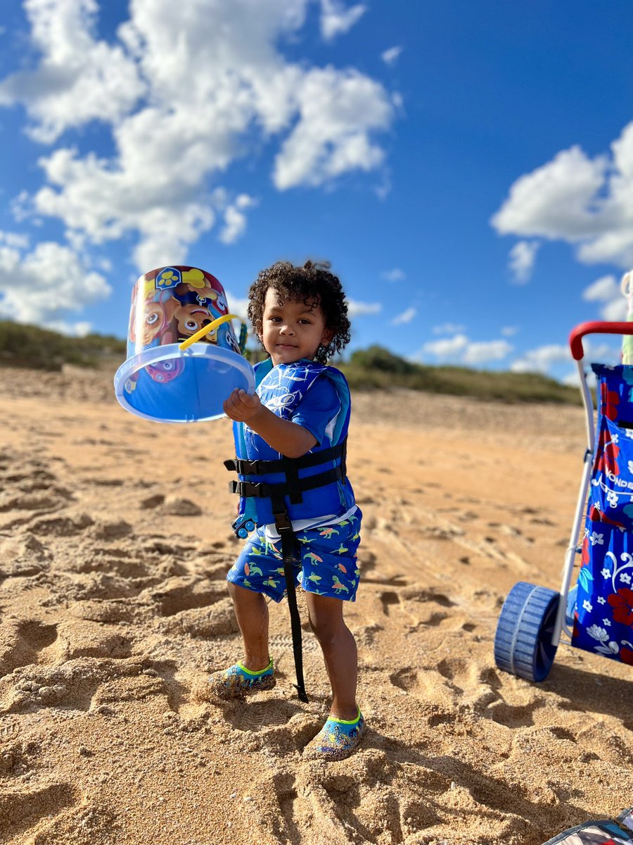 JLWLaw's tweet photo. Stepping in to 2022 confidently and with the wind at my back! #HappyNewYear #MySon #PrideAndJoy #FloridaLife https://t.co/i93n9LVdIw
