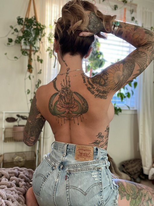 2 pic. Front or back?! 😉❤️ https://t.co/l2BcexXgJ4