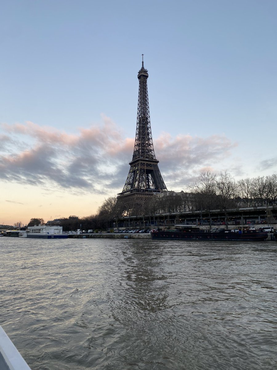 jjkchjm's tweet photo. #dayinparis #paris #tourEiffel ❤️🇫🇷 https://t.co/vdNTdFNS3y