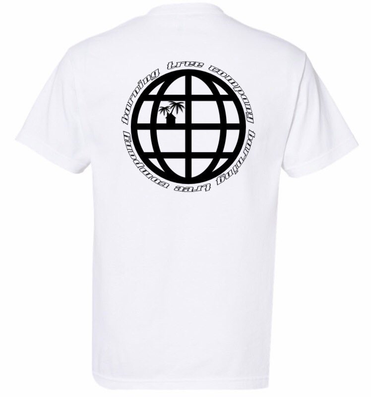 killasiiwila's tweet photo. Our first design, “WRLD”’s presale is live ! @BurningTreeCo • (in black &amp; white) • 
Running low on large and XL already tap in w me if you wanna lock one in! $40 😶‍🌫️📈 https://t.co/rYGp2iVVG3