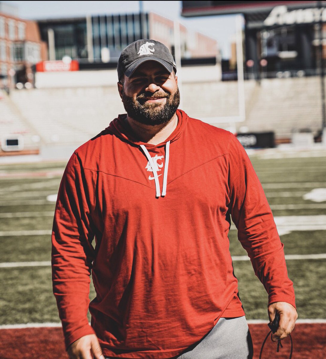 CoachRegalado's tweet photo. 2021 
Jan - HS Football Coach
Feb - P5 Recruiting Asst
Aug - Director of On-Campus Recruiting 
Sept - 247Sports 30under30

2022 - ???

2021 was a dream. 
Excited for what 2022 may bring! Thankful for the people that came into my life this year. Wouldn’t change it for the world. https://t.co/eheiwvmmhp