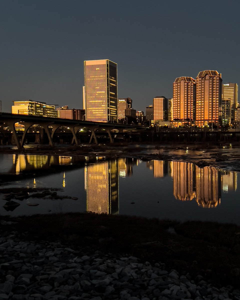 AiRVA_photo's tweet photo. My favorite shots I took of Richmond for 2021! excited to see what 2022 brings https://t.co/OhmBeZZiNk