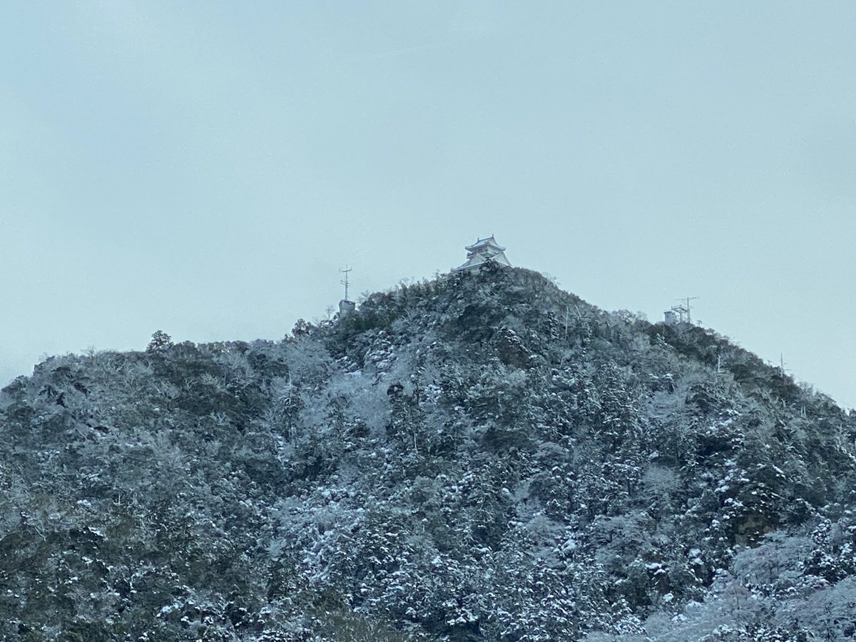 Jj1Vag's tweet photo. I'm operating amateur radio in Gifu, but I can't connect easily.  Today I would like to climb Mt. Kinka, where Gifu Castle is located. https://t.co/eZTS8sCD9V