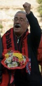 60’lı yılların sonu ve 70’li yılların başında oynadığı semtinin takımı Karagümrük’ün efsanelerinden olan, Kaptan Yıldıray Ağabeyimizin vefat haberini büyük bir üzüntüyle öğrendik.