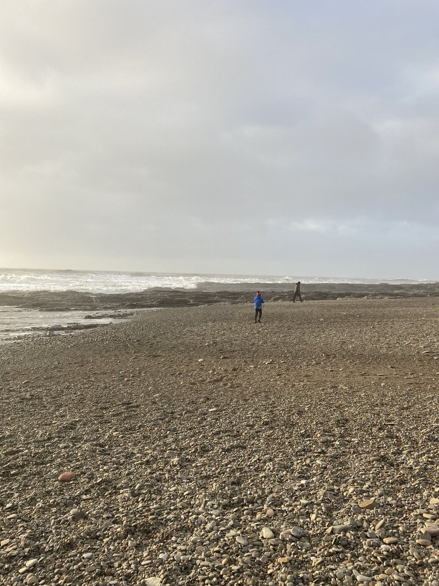Sarahmaccardiff's tweet photo. Lovely start to 2022 blowing away the cobwebs at Rest Bay. Blwyddyn Newydd Dda 🎉🎉 https://t.co/N2koAWYwzP