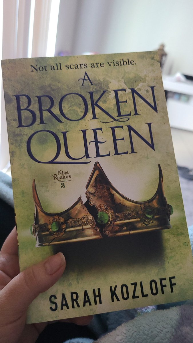 Myblue0ne's tweet photo. I love the cover! #abrokenqueen https://t.co/y7uwxK9IXh