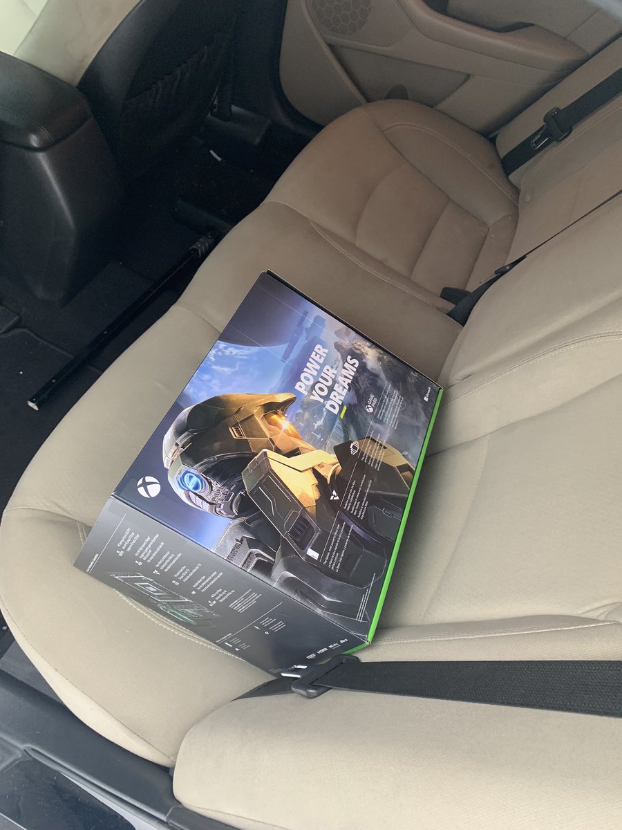 MaxDoerge's tweet photo. Finally secured the Series X! #Xbox #XboxSeriesX https://t.co/GIrWlUQsAu