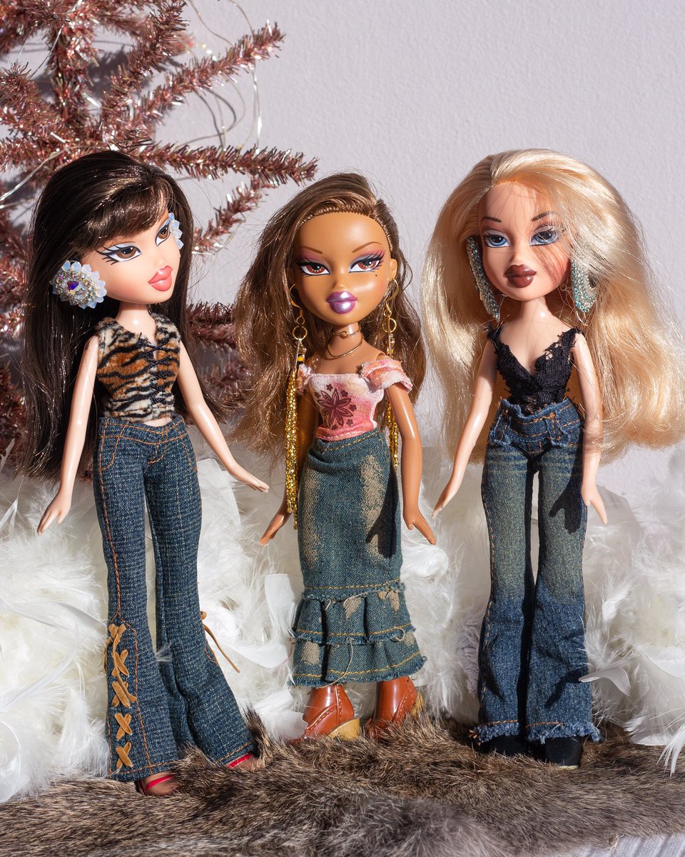 artbreannadeis's tweet image. Native women and their big ass earrings be like 😂 #nativehumor #Indigenous #beadedearrings