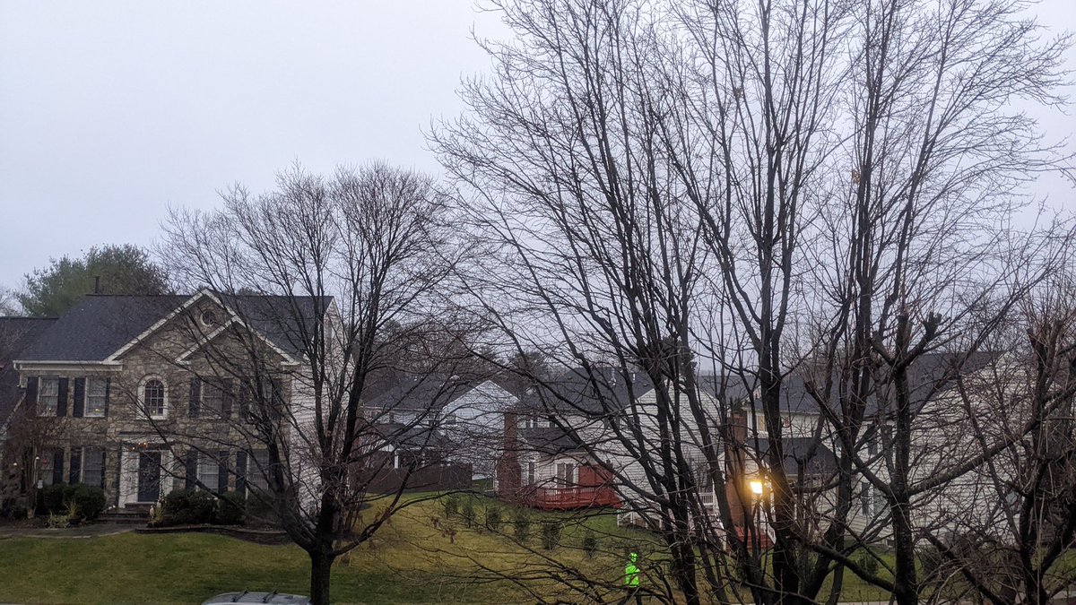 shashib's tweet photo. Stardate January 1st 2022. 4.52 p.m #lamppost #dusk #isocation https://t.co/X1VfzCfvJ0