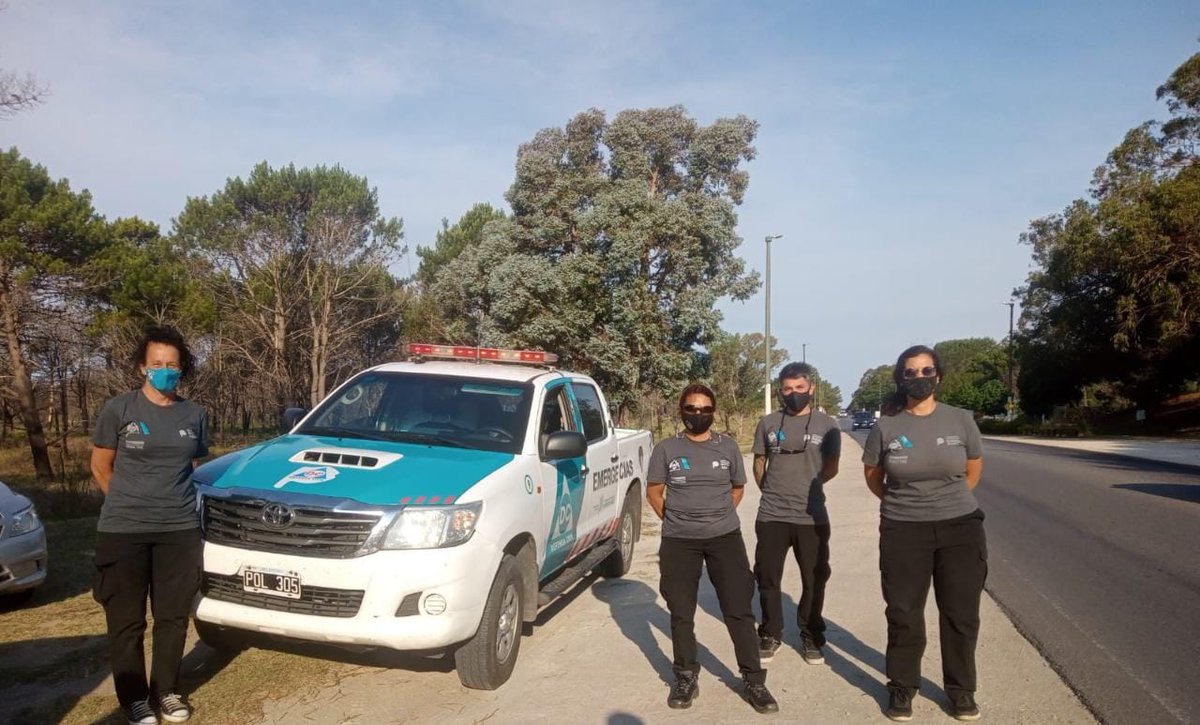 defensacivilpba's tweet photo. Operativo #SolASol en Buenos Aires. El equipo de Defensa Civil ya esta en sus puestos para acompañar y cuidar a los turistas. @BAProvincia #VeranoCiudado #FuerzaBuenosAires https://t.co/lTmE1FVTCW
