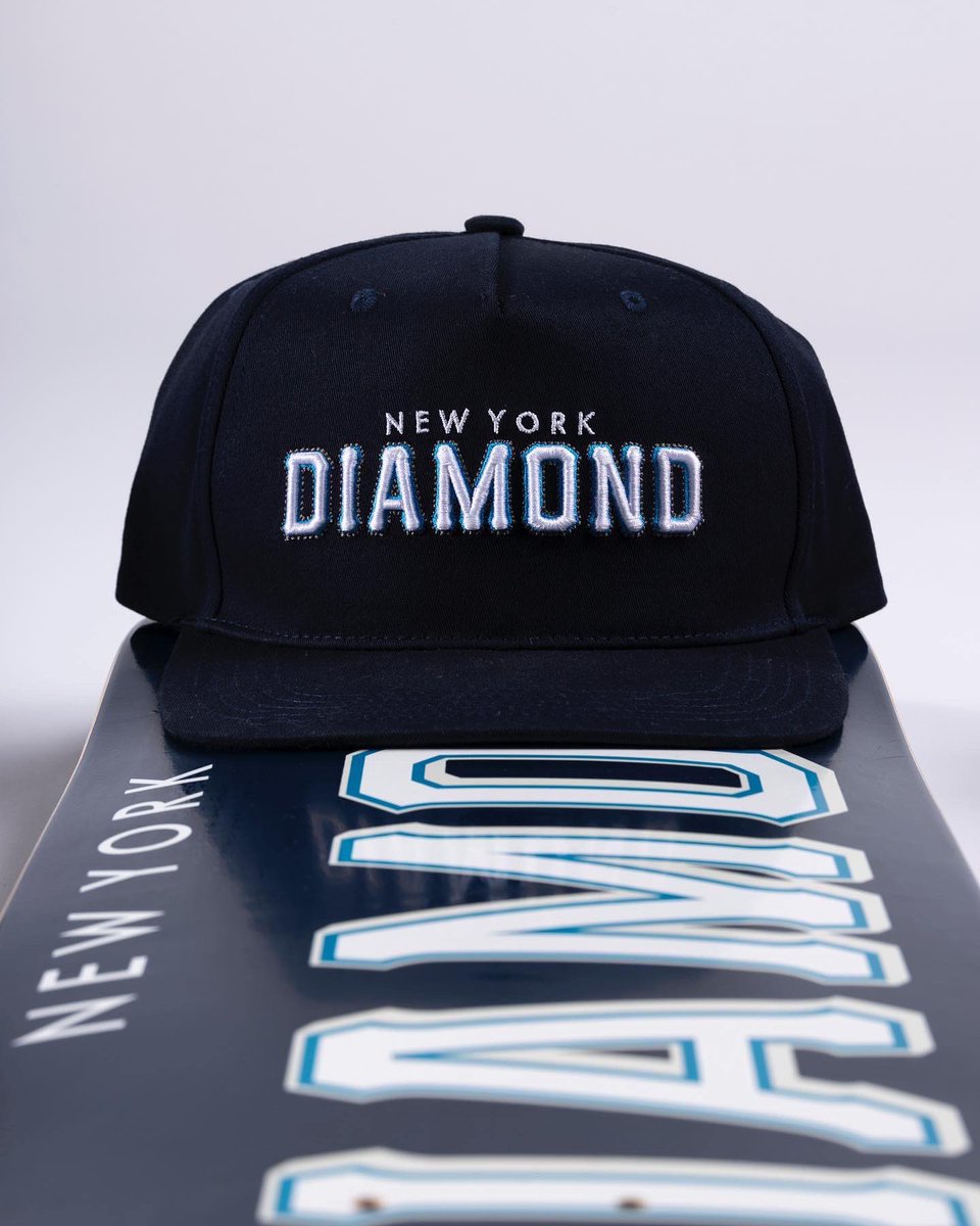 NickyDiamonds's tweet photo. City Pack giveaway! To enter: Own a Diamond Crypto Dunk NFT, Retweet &amp; Tag 3 friends, follow my Twitter &amp; join our discord link in bio. 3 Winners will receive a tee, Hoody, Hat &amp; board from their city of choice. NY, SF, LA, or Chi. Winners announced in our discord at 5pm pst. https://t.co/h3XC9nCNwJ