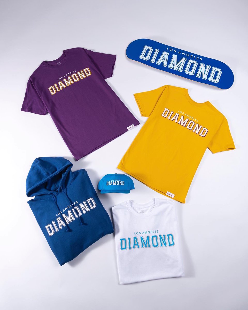 NickyDiamonds's tweet photo. City Pack giveaway! To enter: Own a Diamond Crypto Dunk NFT, Retweet &amp; Tag 3 friends, follow my Twitter &amp; join our discord link in bio. 3 Winners will receive a tee, Hoody, Hat &amp; board from their city of choice. NY, SF, LA, or Chi. Winners announced in our discord at 5pm pst. https://t.co/h3XC9nCNwJ