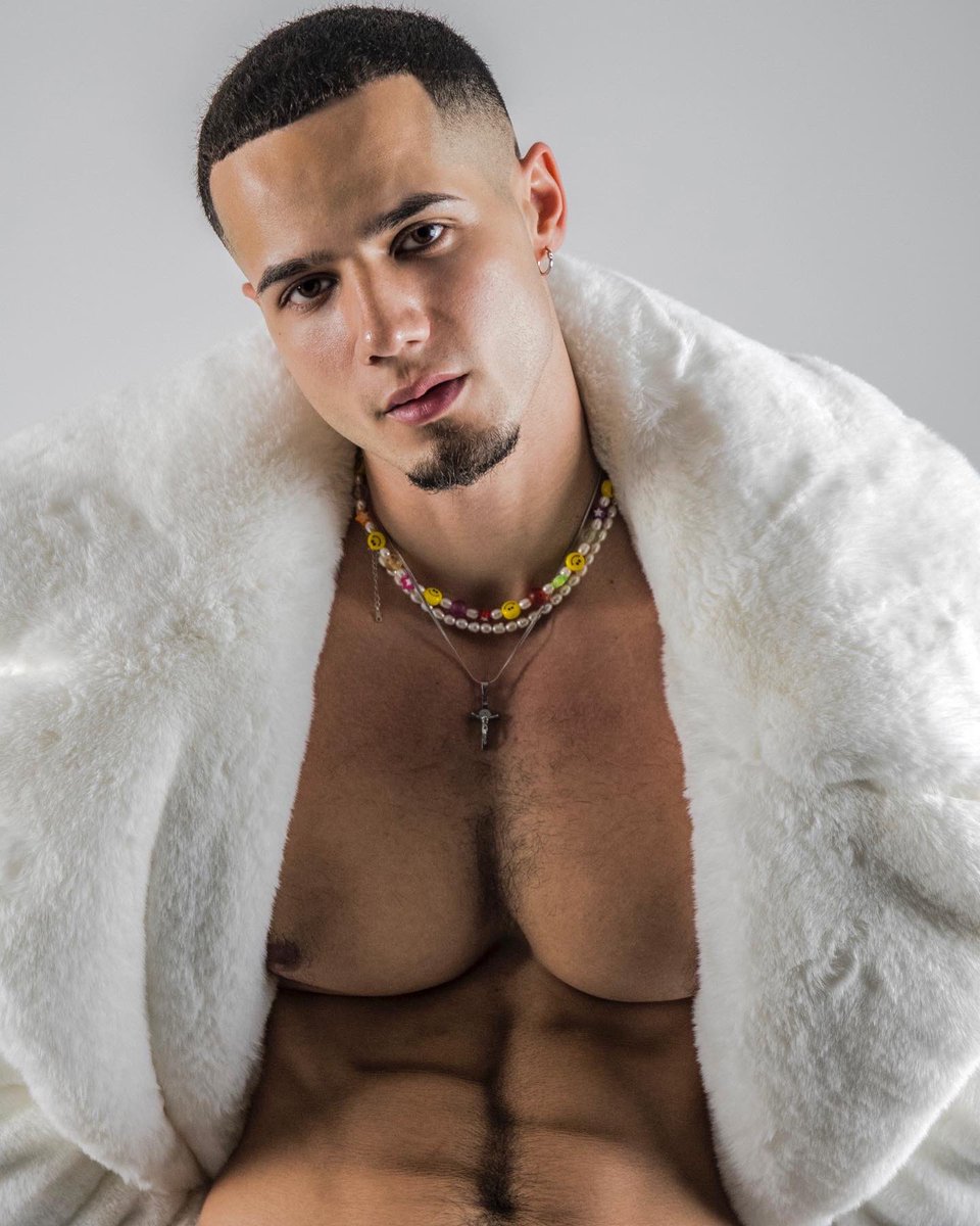 itsofficialjt's tweet photo. happy new years from papi https://t.co/k1uz0tASQJ