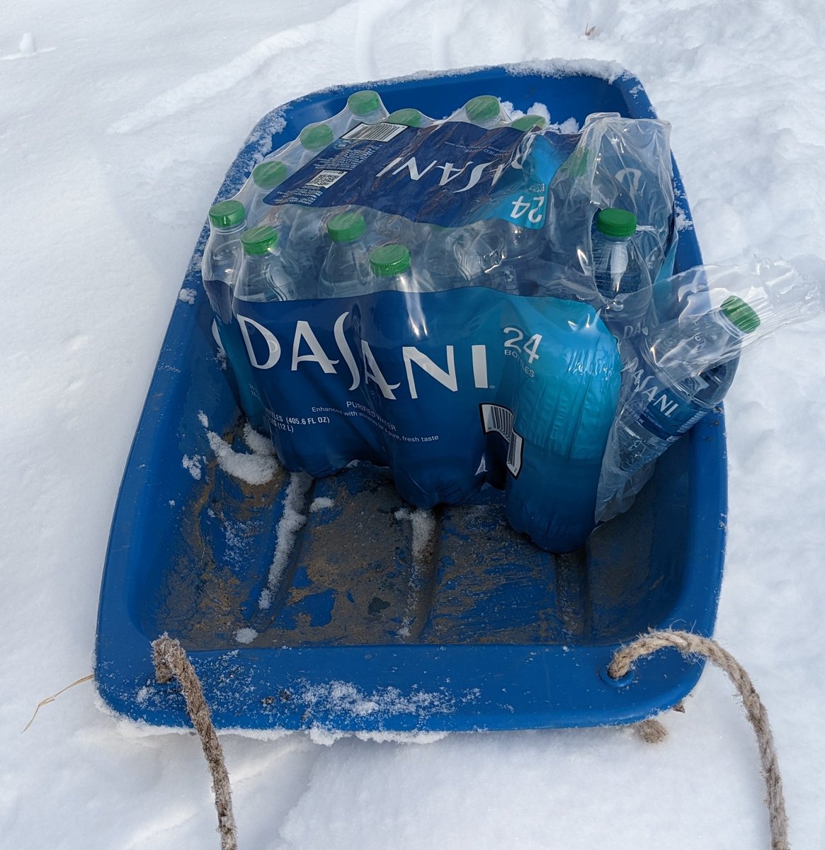 danielcorbett's tweet photo. YMCA in Lafayette urgently needs bottled water. If the traffic getting in and out is too long, please let me know. My house on Kilkenny St is walking distance - we can take it over for you by sled or wagon https://t.co/qznudScsp5