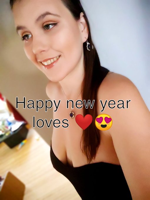 Happy new year loves, make sure to follow me on snapchat ❤️ https://t.co/6H1cXizIdG https://t.co/zSc<a href="/tag/newprofilepic"class="tags"><span>#newprofilepic</span></a>