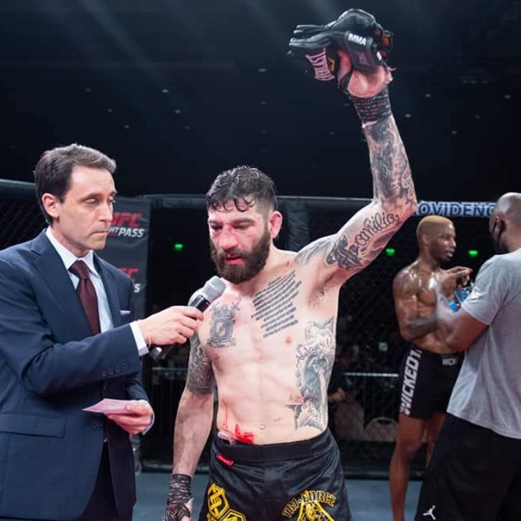 CESMMA's tweet photo. ⏪ #CES2021Rewind ⏪

#NewEnglandMMA icons @Sweetbread135 &amp; @Mangler_MMA hung up their fight gloves for the final time in 2021 inside the #CESMMA cage on @UFCFightPass

The legendary duo fought a combined 31 times in our cage 🤯 https://t.co/cBZvKupBSW