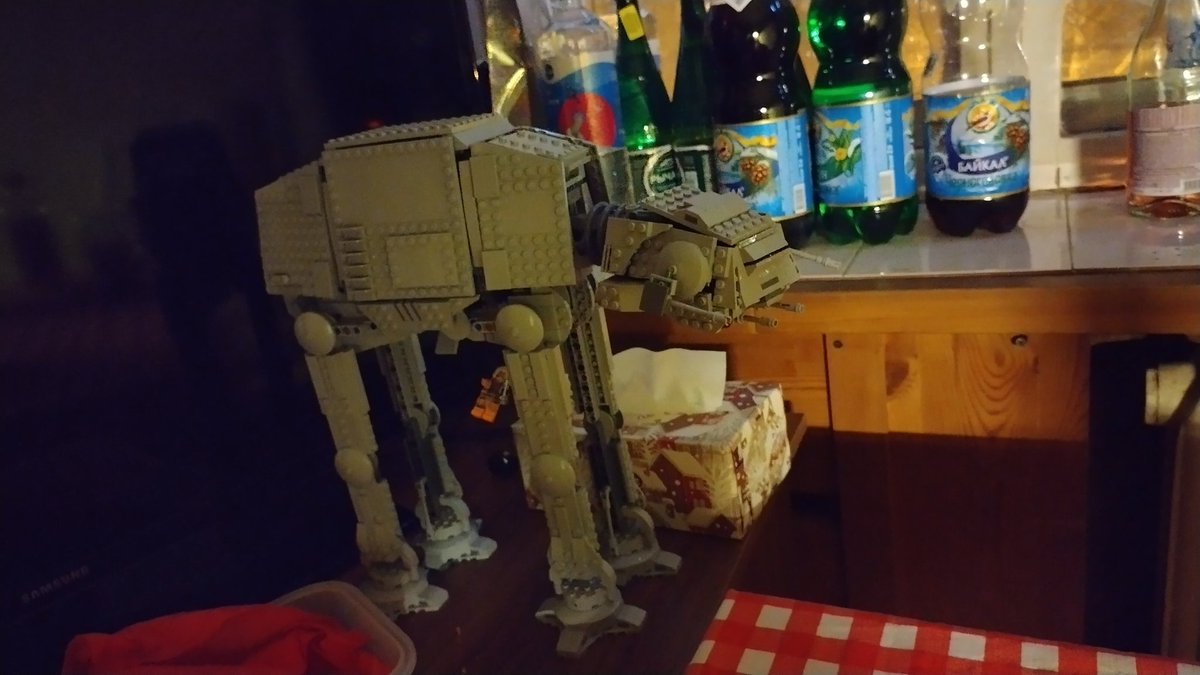 mrBox2011again's tweet image. 10 лет вожделения, 2 недели ожидания, долгие часы сборки и вот он в моих руках. Он не стоит ничего из этого, а может быть время завысило мои ожидания. Тем не менее, я рад закрыть этот гештальт. Завтра разберу и уберу в коробку, а спустя сколько-то лет продам😌