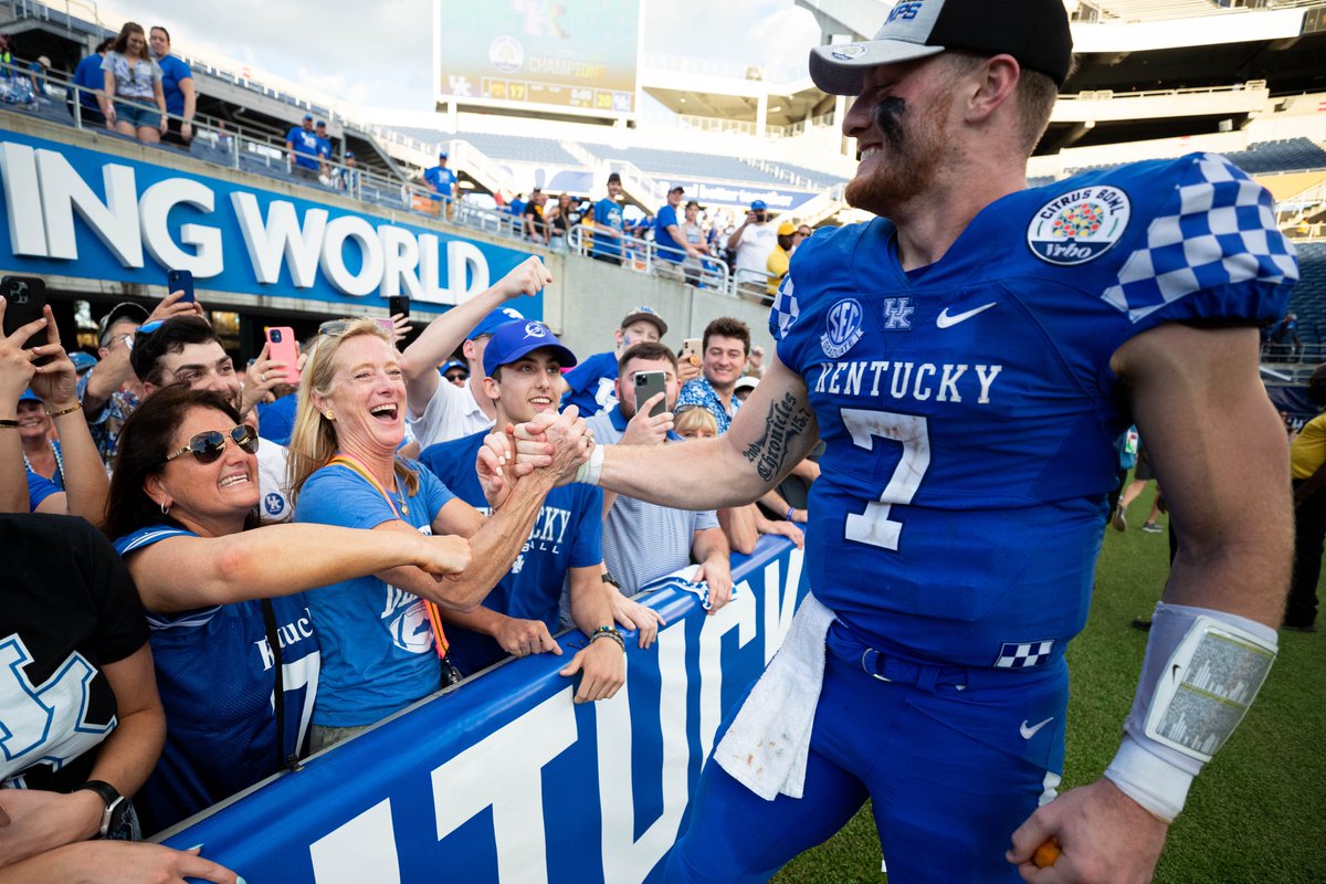 MichaelClubb4's tweet photo. Kentucky defeats Iowa 20-17 in Orlando to win the VRBO Citrus Bowl at Camping World Stadium. @KYKernelSports @KyKernel @HunterWS11 @BarkleyTruax @rayleighdiane https://t.co/BdDZM0T9Pk