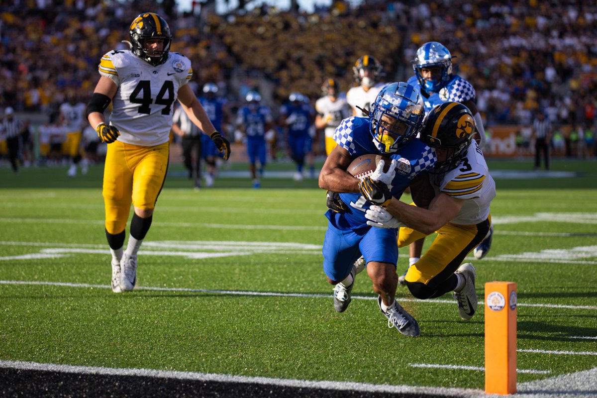 MichaelClubb4's tweet photo. Kentucky defeats Iowa 20-17 in Orlando to win the VRBO Citrus Bowl at Camping World Stadium. @KYKernelSports @KyKernel @HunterWS11 @BarkleyTruax @rayleighdiane https://t.co/BdDZM0T9Pk