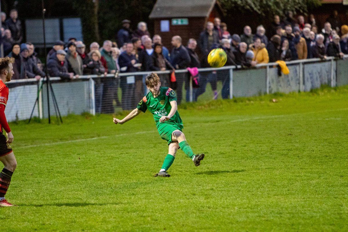 SevenoaksTownFC's tweet photo. Photos from today’s 1-0 defeat at @SittingbourneFC in the @IsthmianLeague 

We’re back at the @Bourne_Sport stadium on #Monday vs @hythetownfc 

#football #nonleague #oneclub #sevenoakstownfc #photos #canon #nopoints #performance #nextmatch   #newyear #chances #card #sendingoff https://t.co/xbxnBr7gby