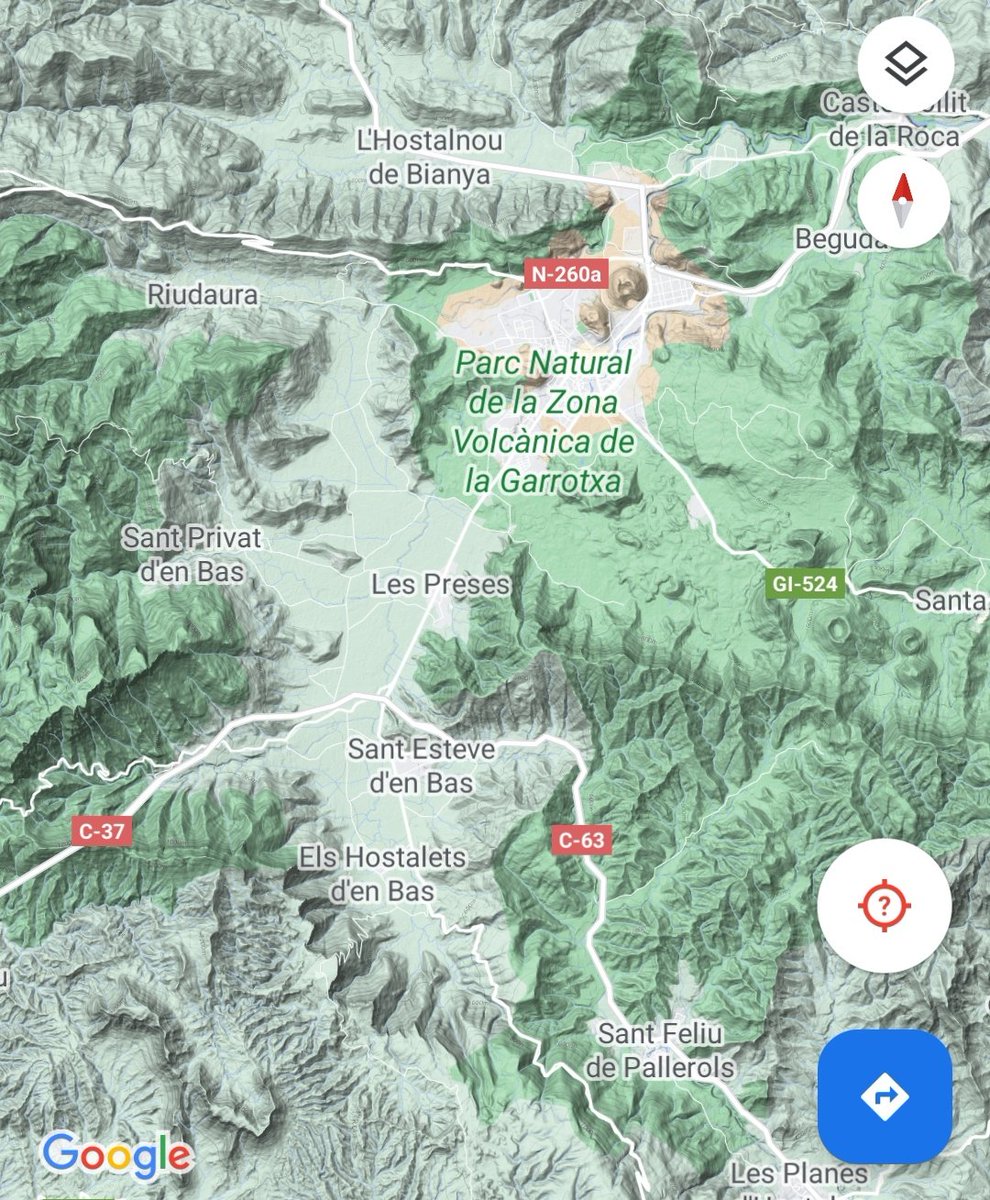 doktorkampi's tweet photo. Aquest fenomen sembla donar-se a les valls d'#Olot (Bas, Les Preses, Olot..), amb emissions combinades de crema de biomassa (llenya) per calefacció, trànsit motoritzat, cremes agrícoles i indústria, amb pics habitualment al vespre (blau PM10, groc llum). https://t.co/X32gd9YutD https://t.co/lvvVKXBkAv