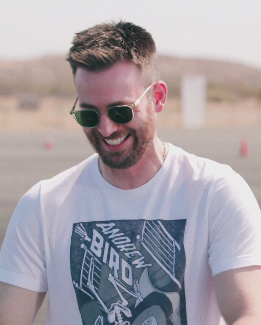 perfectlytried's tweet photo. ○ single 
○ taken 
◉ in love with chris evans https://t.co/QFCi6vt7A9