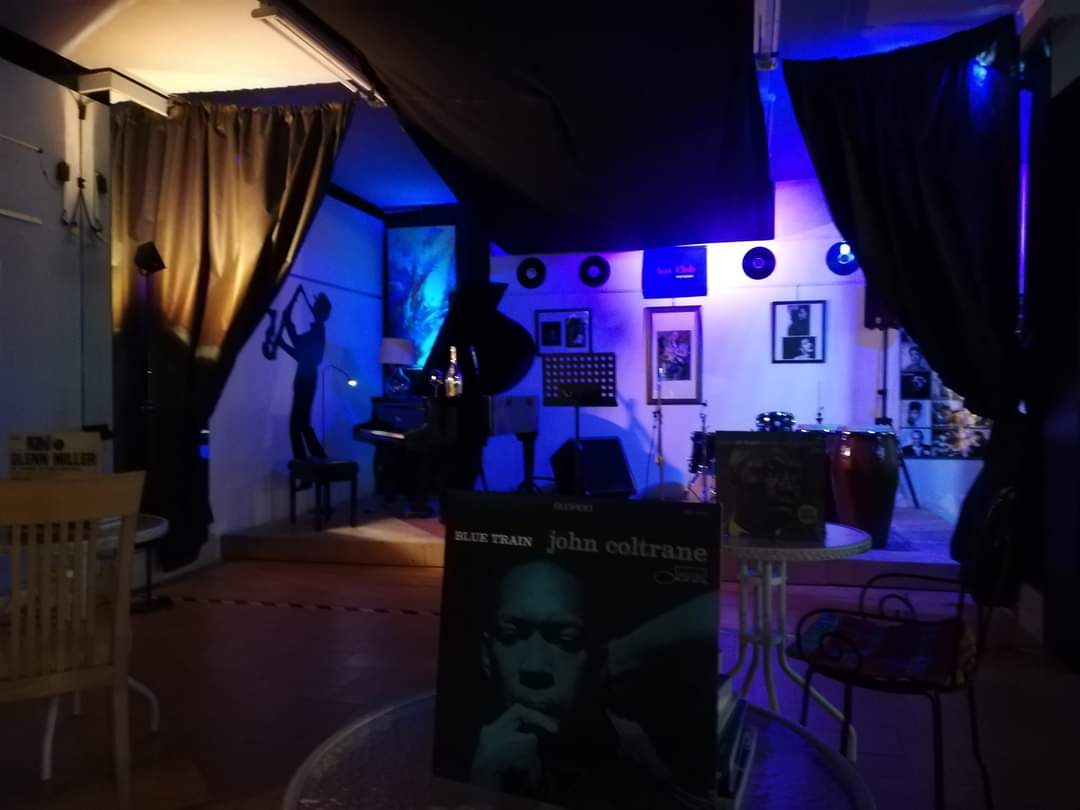 jazz_potenza's tweet photo. Auguri buon 2022 😘🎹🎶
Jazz Club Potenza
#live
#jazzClubPotenza
#musicjazz
#jazz
#Potenza https://t.co/0F02G0TEW2