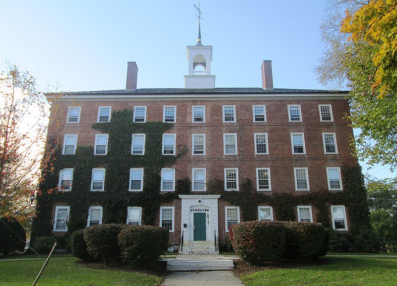 sofeljones's tweet image. It’s nowhere near @pocryphal ‘s gingerbread masterpiece, but I present to you West Hall @WilliamsCollege in all its snowy glory❄️🎄