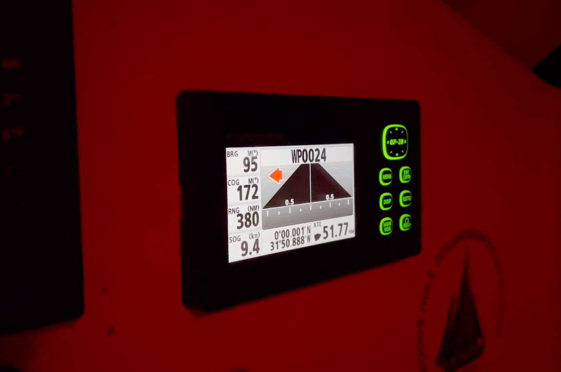 🌎 [Equator Line] Iris crossed the equator on the night of the 31st to the 1st at 1:20 am at 00°00.000 N / 31°58.815 W. A double event for the crew. All the Blue Observer team wishes you a beautiful year 2022! 
#happynewyear #equatorline #sailingforscience