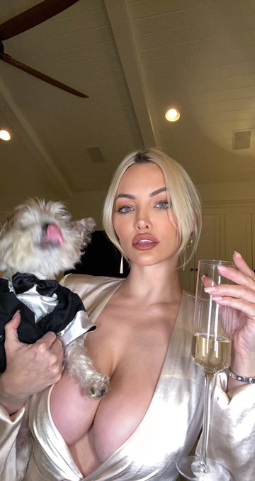 🥂 https://t.co/lWUxBLGvWf
